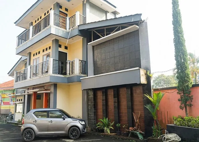 Reddoorz Plus @ Cibogo Puncak 3 Bogor